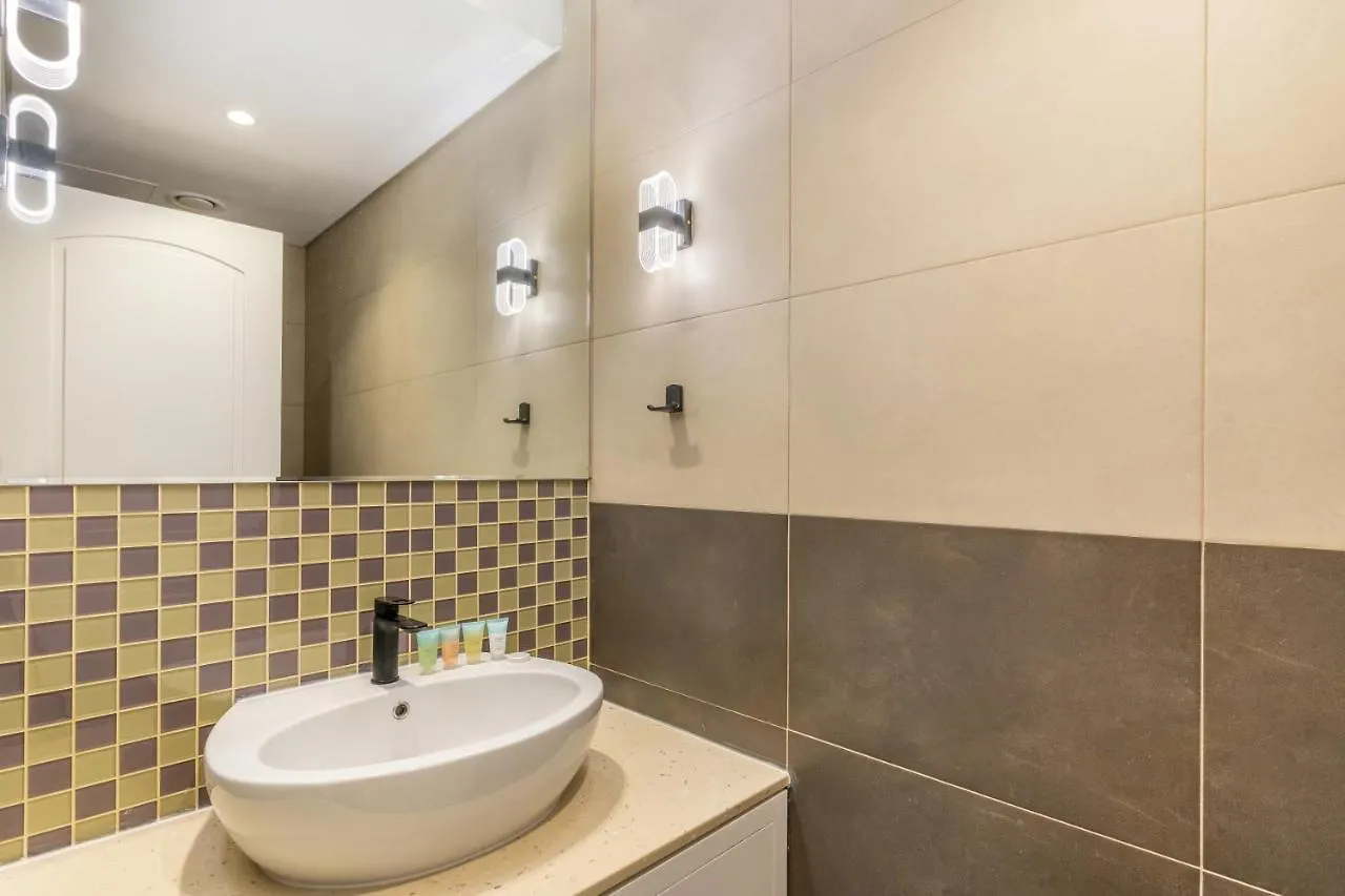 Marina Residences 2Br: Seaside In Palm Jumeirah Dubai